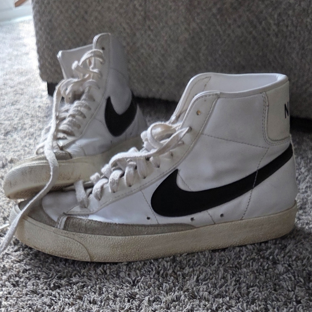 Nike Blazers Size 8.5